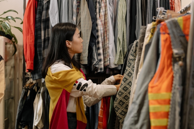 How to Thrift Flip Vintage Clothes at City Plaza SG